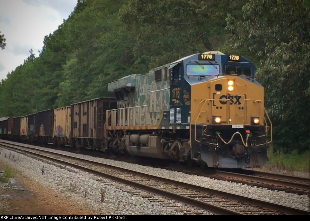 CSX 1776 (ES44AC)